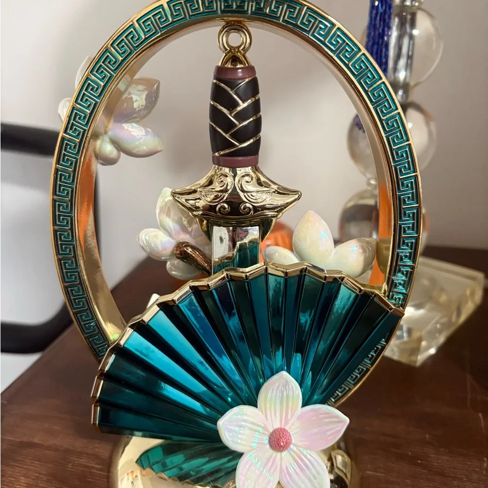 Bath & Body Works Mulan Pedestal (candle not included) - Picture 4 of 6